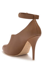 Load image into Gallery viewer, Burberry Leather Chaussure A Talon