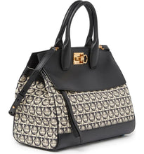 Load image into Gallery viewer, SALATORE FERRAGAMO Bag Cuir Décoré